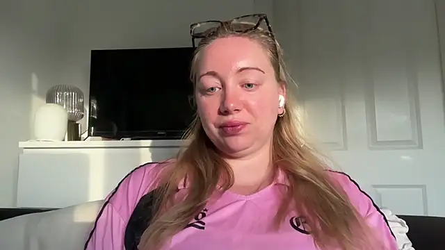 Snapshot of arielsweetieee chatting on June 15, 4:58 am arielsweetieee online show from June 15, 4:58 am