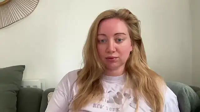 arielsweetieee online show from June 18, 8:14 am