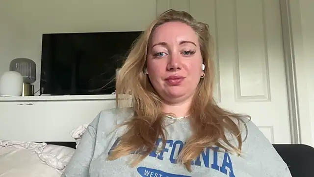 arielsweetieee online show from June 20, 7:22 am