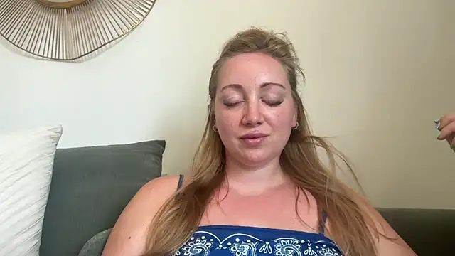 arielsweetieee online show from June 27, 11:59 am