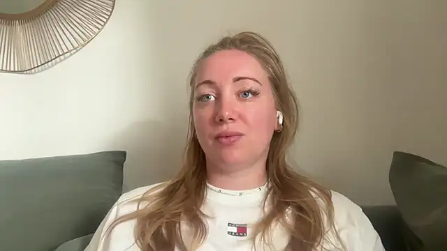 arielsweetieee online show from July 1, 9:22 am
