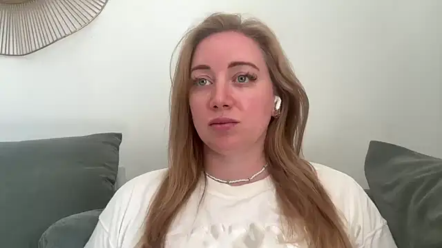 arielsweetieee online show from July 3, 9:05 am
