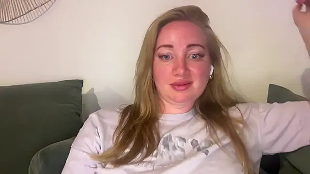 arielsweetieee online show from July 4, 9:43 pm