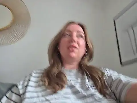 arielsweetieee online show from July 21, 8:16 am