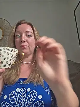 arielsweetieee online show from July 31, 9:09 am