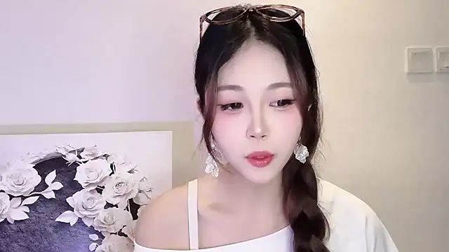 Snapshot of KiKi-011 chatting on May 15, 7:15 am KiKi-011 online show from May 15, 7:15 am