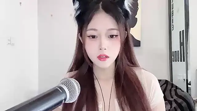 Snapshot of KiKi-011 chatting on May 30, 7:49 am KiKi-011 online show from May 30, 7:49 am