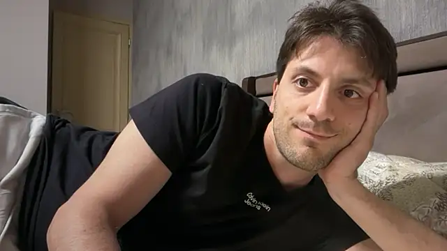 Snapshot of italianass94 chatting on May 12, 7:33 pm italianass94 online show from May 12, 7:33 pm