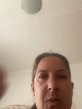 PrettySavannah online show from April 22, 9:44 am