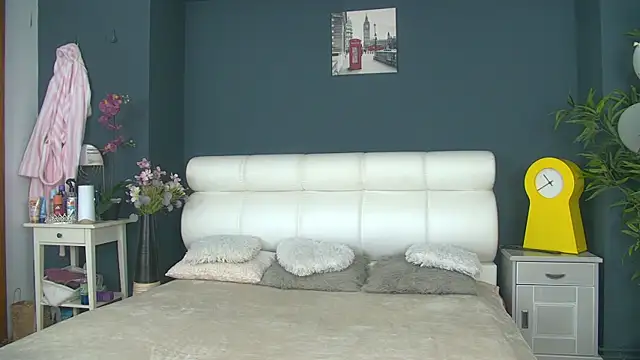 Snapshot of JoLicious_ chatting on May 1, 5:12 am JoLicious online show from May 1, 5:12 am