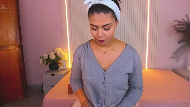 LucyWild8 online show from May 13, 7:55 pm