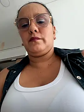 Snapshot of Samanta-42 chatting on May 4, 1:40 pm Samanta-42 online show from May 4, 1:40 pm