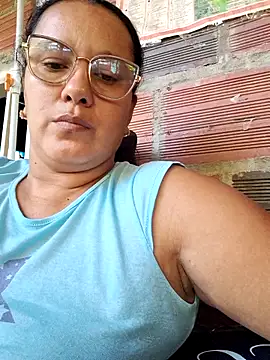 Snapshot of Samanta-42 chatting on May 8, 12:21 pm Samanta-42 online show from May 8, 12:21 pm