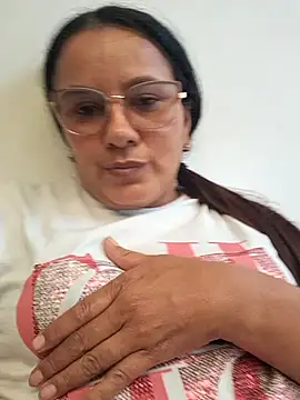 Snapshot of Samanta-42 chatting on May 13, 9:55 pm Samanta-42 online show from May 13, 9:55 pm