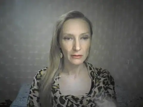 LunaBelle8 online show from April 19, 5:45 pm