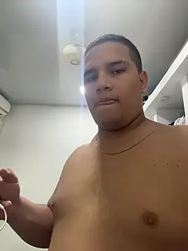 Snapshot of Patricio_02 chatting on May 27, 2:19 am Patricio 02 online show from May 27, 2:19 am