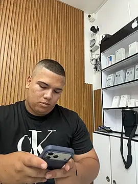Snapshot of Patricio_02 chatting on May 29, 3:54 pm Patricio 02 online show from May 29, 3:54 pm