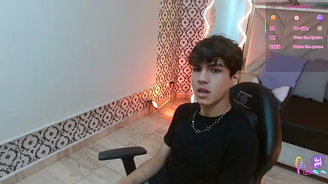 Snapshot of Damian_tay chatting on April 24, 11:34 am Damian tay online show from April 24, 11:34 am