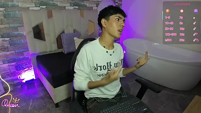 Snapshot of Damian_tay chatting on May 8, 11:37 am Damian tay online show from May 8, 11:37 am