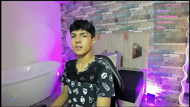 Snapshot of Damian_tay chatting on May 14, 11:50 am Damian tay online show from May 14, 11:50 am