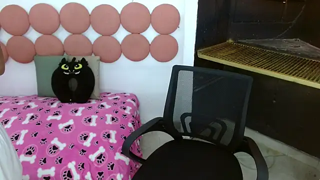 Chris Hott online show from April 22, 2:25 am