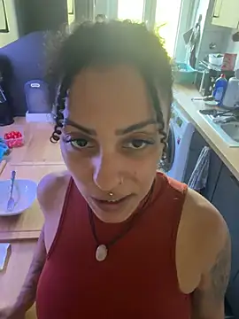 Snapshot of SweetPetiteNoir chatting on May 27, 5:10 pm SweetPetiteNoir online show from May 27, 5:10 pm