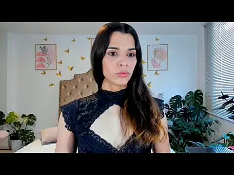 Snapshot of bella_grego chatting on April 20, 3:15 pm bella grego online show from April 20, 3:15 pm