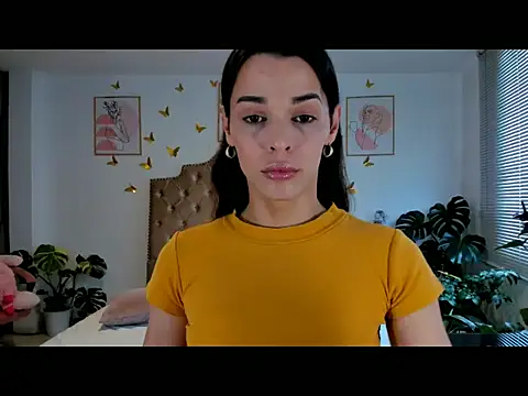 Snapshot of bella_grego chatting on April 29, 6:14 pm bella grego online show from April 29, 6:14 pm