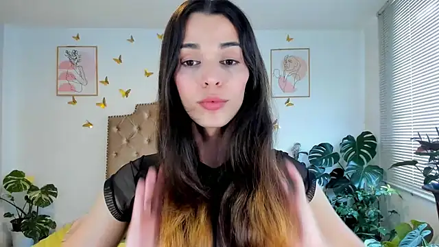 Snapshot of bella_grego chatting on May 12, 6:27 pm bella grego online show from May 12, 6:27 pm