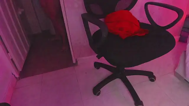 NATASHAMARTIX online show from April 28, 3:55 am