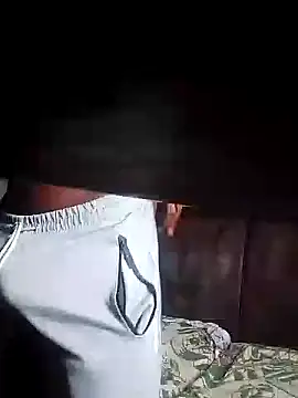 Snapshot of Juan_viveros chatting on April 19, 8:22 pm Juan viveros online show from April 19, 8:22 pm