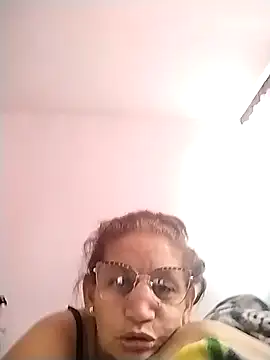Snapshot of luzydany chatting on April 26, 4:15 pm luzydany online show from April 26, 4:15 pm