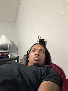 Snapshot of Thatyoungboy01 chatting on December 17, 3:17 am Thatyoungboy01 online show from December 17, 3:17 am