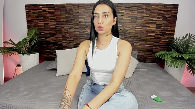 Snapshot of valkiriia__ chatting on July 12, 5:20 am valkiriia online show from July 12, 5:20 am