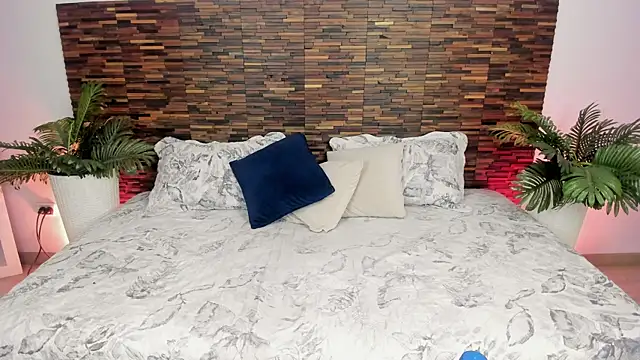 Snapshot of valkiriia__ chatting on July 20, 3:21 am valkiriia online show from July 20, 3:21 am