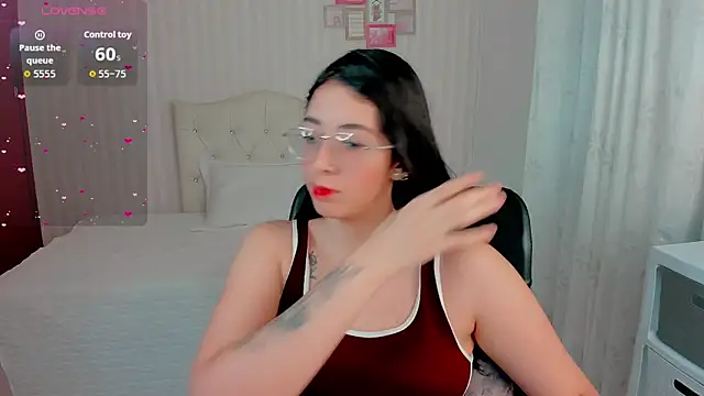 hottie emma james online show from April 21, 12:01 am