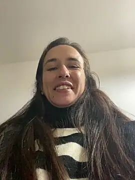 Snapshot of pili6263 chatting on May 10, 5:34 am pili6263 online show from May 10, 5:34 am