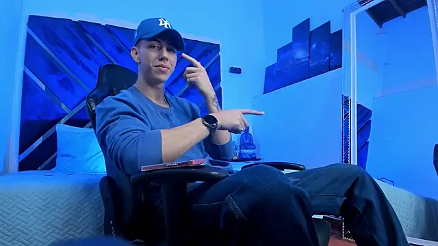 OliverThompsonJS online show from May 8, 5:24 am