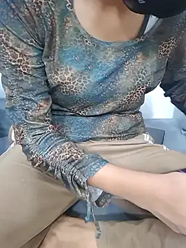 Snapshot of miss__sonam chatting on May 2, 5:18 pm miss sonam online show from May 2, 5:18 pm