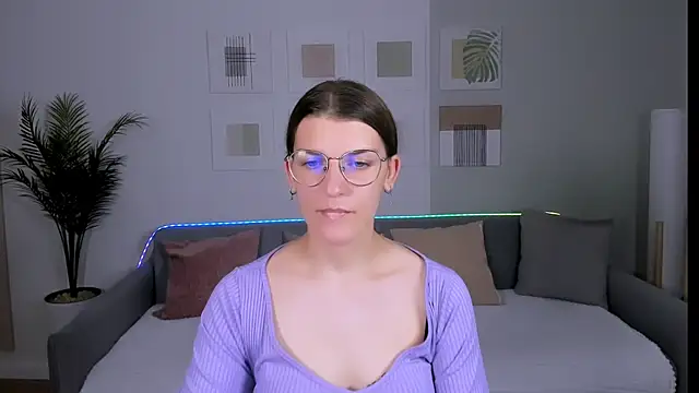 Snapshot of AnnaThorne chatting on May 15, 10:44 am AnnaThorne online show from May 15, 10:44 am