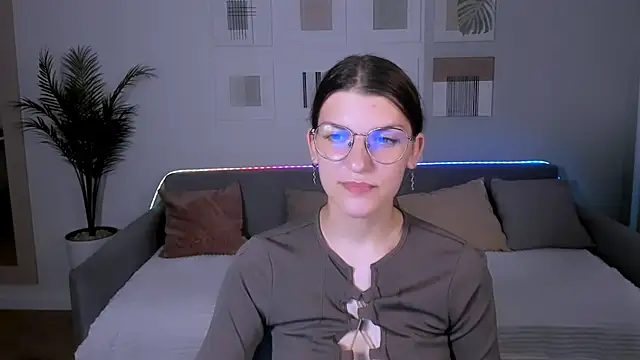 Snapshot of AnnaThorne chatting on May 16, 10:47 am AnnaThorne online show from May 16, 10:47 am
