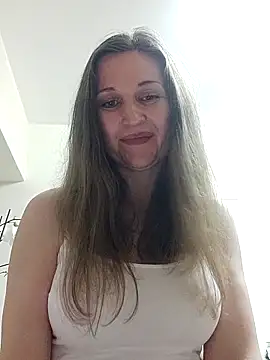Snapshot of irresistibelle chatting on April 21, 11:40 pm irresistibelle online show from April 21, 11:40 pm