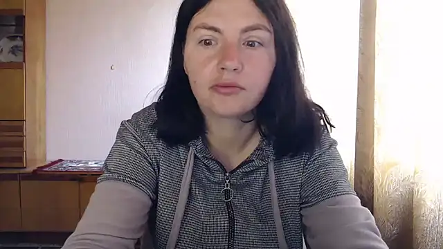 Snapshot of AlinaxJames chatting on April 23, 7:52 am AlinaxJames online show from April 23, 7:52 am