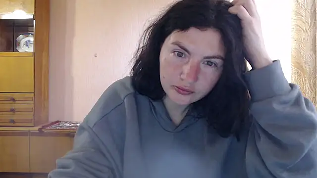 Snapshot of AlinaxJames chatting on May 10, 8:08 am AlinaxJames online show from May 10, 8:08 am