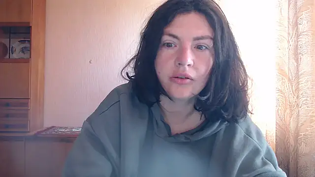 Snapshot of AlinaxJames chatting on May 12, 8:11 am AlinaxJames online show from May 12, 8:11 am