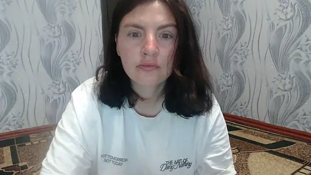 Snapshot of AlinaxJames chatting on May 20, 10:10 am AlinaxJames online show from May 20, 10:10 am