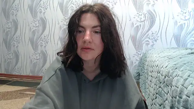 Snapshot of AlinaxJames chatting on June 2, 9:44 am AlinaxJames online show from June 2, 9:44 am