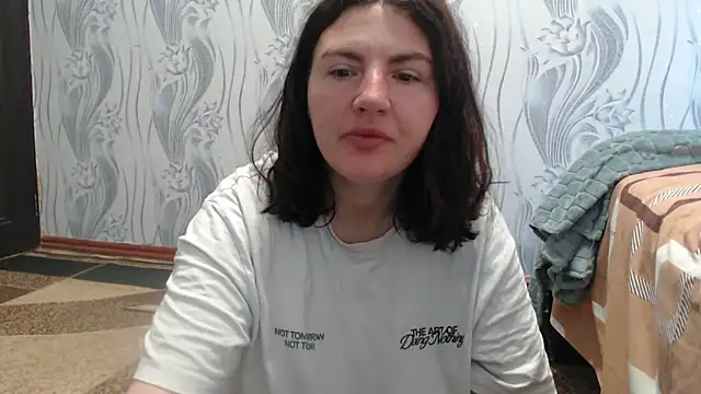 Snapshot of AlinaxJames chatting on June 3, 11:02 am AlinaxJames online show from June 3, 11:02 am