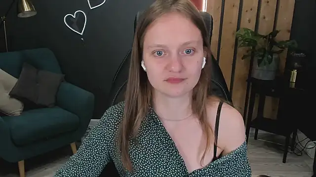 Snapshot of French_Fry chatting on July 15, 3:17 pm French Fry online show from July 15, 3:17 pm