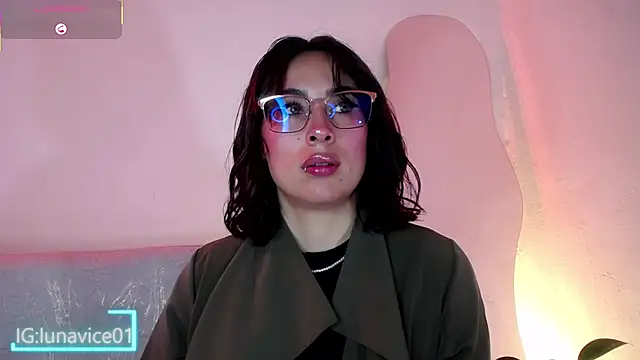 Snapshot of LunaVice_ chatting on May 14, 2:57 pm LunaVice online show from May 14, 2:57 pm